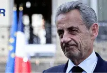 نيكولا ساركوزي بلا وسام: سقوط رمزي يتجاوز فرنسا 12 نيكولا ساركوزي بلا وسام: سقوط رمزي يتجاوز فرنسا