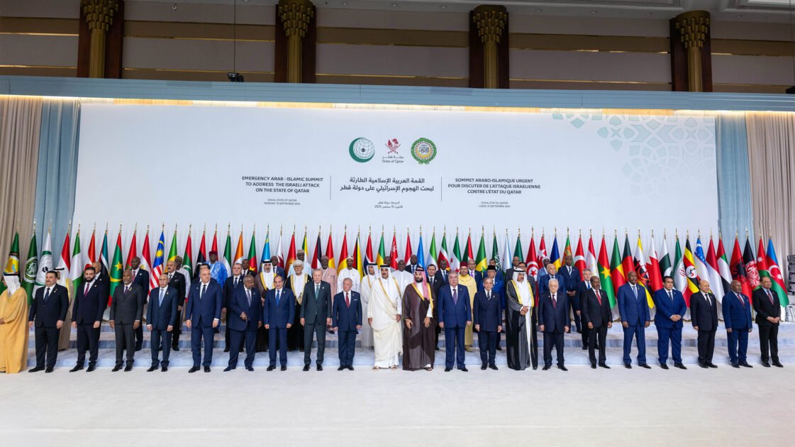القمة العربية-الإسلامية الطارئة في الدوحة: إدانة الاعتداء الإسرائيلي، دعم الوساطة القطرية، وتعزيز الحضور الإفريقي 1 القمة العربية الإسلامية الطارئية في الدوحة